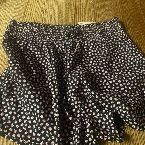 SO smocked shorts, black floral, high rise, size small - Picture 2 of 8